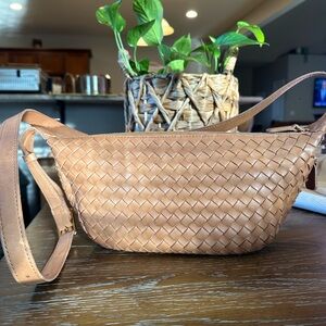 Madewell sling crossbody bag in handwoven leather